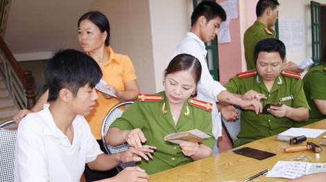 Tìm gặp nữ chiến sĩ Công an trong bức hình năm xưa