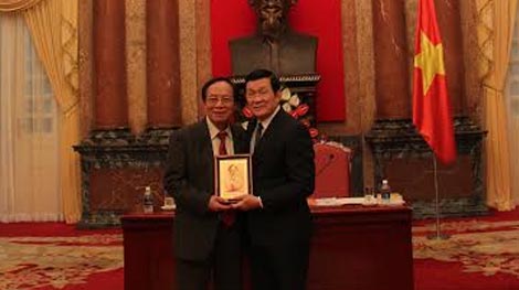 Chủ tịch nước tiếp các nghệ sĩ sân khấu Việt Nam