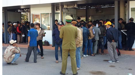 Thủ tục kiểm tra “một cửa, một lần dừng” tại cửa khẩu Lao Bảo gặp khó