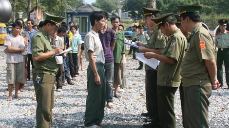 Vượt biên làm thuê, rủi ro khó lường