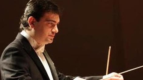 Nhạc trưởng trẻ tài năng Tây Ban Nha - David Gómez Ramírez biểu diễn tại TP HCM