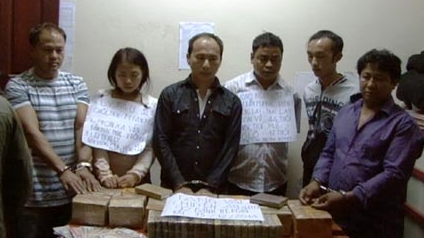 Hốt gọn mẻ lưới 92 bánh heroin trên đất Lào