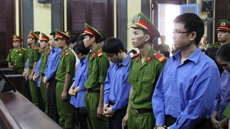 Tuyên hủy một phần bản án sơ thẩm, điều tra lại