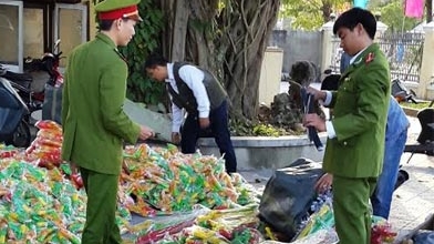 Tạm giữ 5.000 đồ chơi bạo lực trẻ em chuẩn bị ra quầy