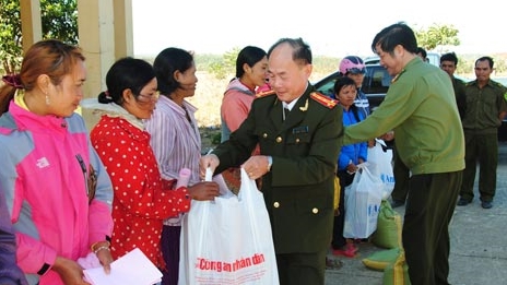 Chia sẻ niềm yêu thương với đồng bào nghèo tỉnh Lâm Đồng
