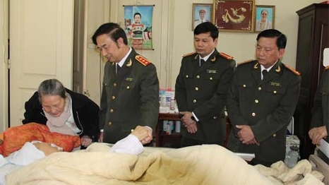 Thứ trưởng Thường trực Đặng Văn Hiếu chúc Tết gia đình các đồng chí nguyên là lãnh đạo Bộ Công an