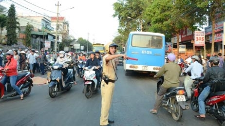 Bị xe tải đâm chết chỉ vì cái ổ gà