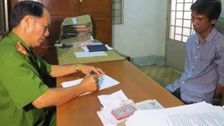 Xông vào ngân hàng cướp 27 triệu đồng trên tay nhân viên  