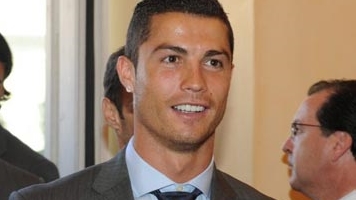 Ronaldo giàu tới cữ nào?