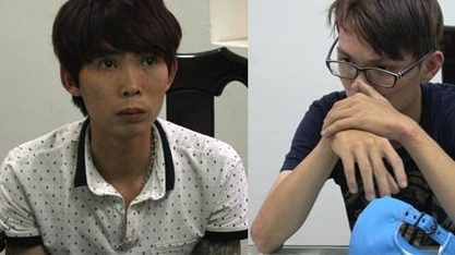 Đang phân ‘hàng trắng’ thì bị tóm