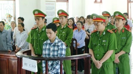 12 năm tù cho học sinh lớp 9 ném bé trai xuống giếng, cướp tài sản