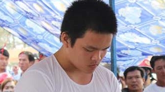 Đột nhập phòng ngủ, bóp cổ chủ nhà rồi cướp 