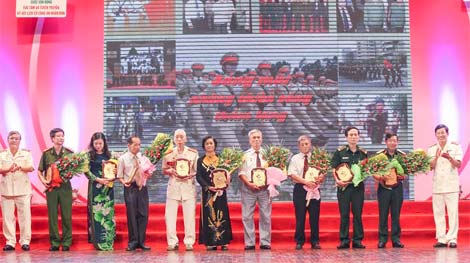 Món quà tri ân Chủ tịch Hồ Chí Minh và  các thế hệ Công an nhân dân