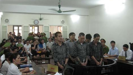 Hoãn phiên tòa xét xử nguyên Phó trưởng Ban Tổ chức Quận ủy Cầu Giấy 