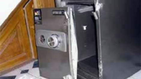 Trộm đột nhập trụ sở xã, khiêng két bạc