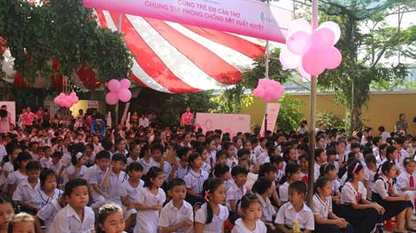 Giúp trẻ Cần Thơ phòng chống sốt xuất huyết