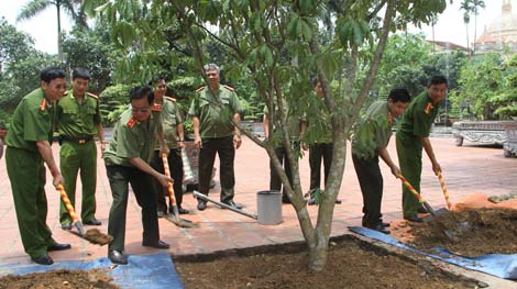 Lực lượng Công an nhân dân tích cực chủ động trong bảo vệ môi trường 