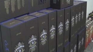 Bắt xe tải chở thuốc lá và rượu ngoại nhập lậu