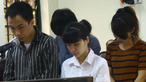 Đóng cảnh 'nóng' đưa lên mạng để tìm khách cho… chân dài