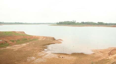 Bố mẹ vắng nhà, ba chị em xuống ao tắm bị chết đuối thương tâm