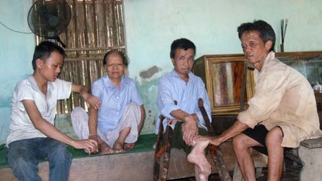 Ba mảnh đời bất hạnh nương tựa vào nhau