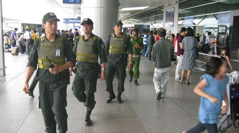 Phối hợp đảm bảo an toàn hàng không tại Sân bay Tân Sơn Nhất