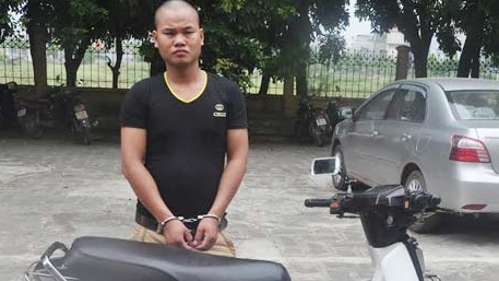 Bắt 2 kẻ cướp xe ôm và tài sản