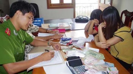 Bắt ổ nhóm đánh lô đề phố núi