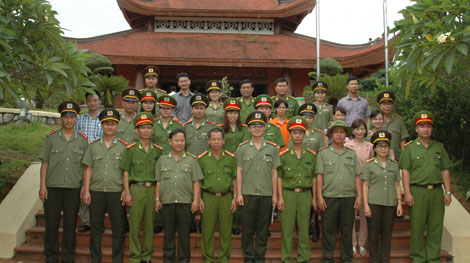 Về ‘Thủ đô gió ngàn’ dâng hương tưởng niệm Bác