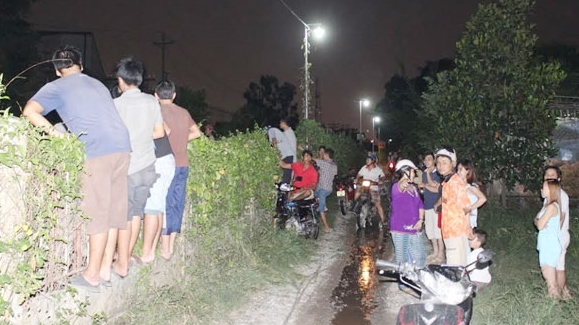 Đi cúng rằm, tá hỏa thấy cảnh người đàn ông treo cổ trong miếu