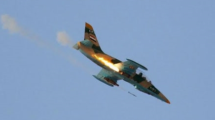 Máy bay chiến đấu rơi xuống khu thương mại, 12 người thiệt mạng