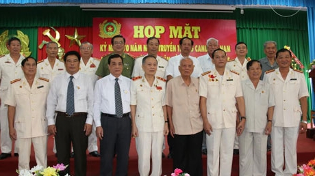 Họp mặt kỷ niệm 70 năm Ngày truyền thống CAND