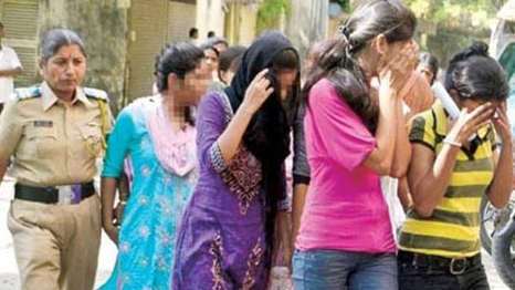 Cảnh sát truy quét nạn ‘ăn cơm trước kẻng’