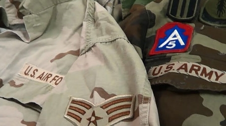 Phát hiện số lượng "khủng" trang phục quân đội Mỹ tại sân bay Tân Sơn Nhất 