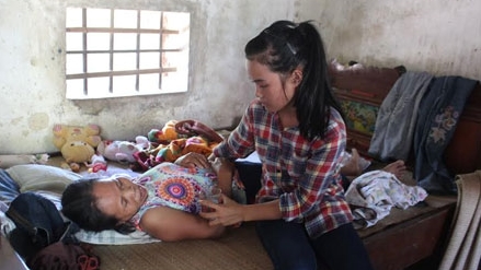 Cảm phục cô bé nhà nghèo học giỏi