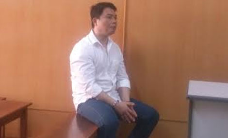 Giả sĩ quan quân đội để mua bán súng và ma túy