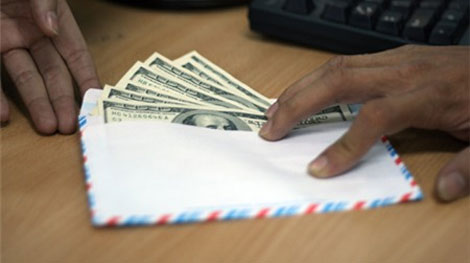Nhận tiền 'dịch vụ' xin việc để tiêu xài cá nhân