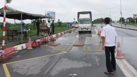 Xử phạt nhiều chủ doanh nghiệp vì để xe chở quá tải