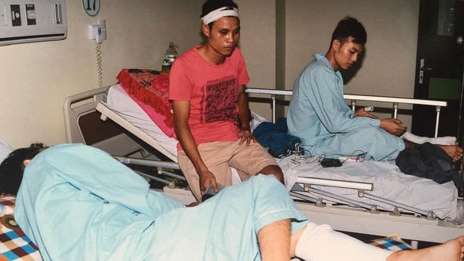 Hành xử như kẻ côn đồ...