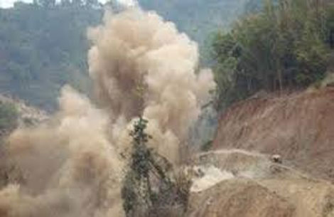 Nổ mìn tự chế đe dọa gia đình người yêu