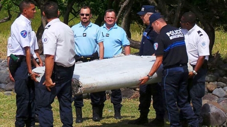 Boeing và Pháp xác nhận mảnh vỡ tìm thấy ở Reunion thuộc MH370