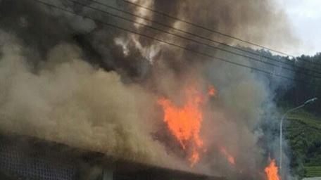 Cháy nhà dân ở bản Ngã Ba Kim, 3 người trong trong một gia đình gặp nạn