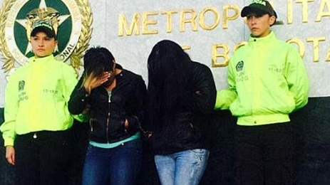 Cảnh sát Paris bắt  thành viên Hội Tam Hoàng buôn 'hơi thở của quỷ'