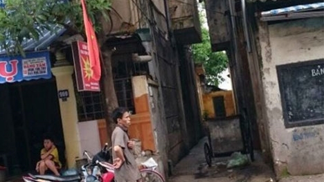 Người đàn ông tử vong trong nhà vệ sinh công cộng 