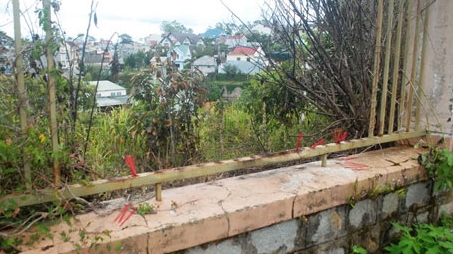 Tá hỏa phát hiện thi thể cháy đen nằm bên lề đường