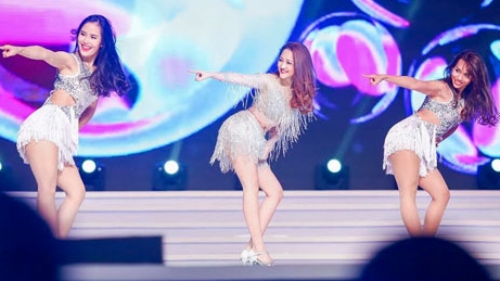 Bảo Anh lung linh cùng thí sinh Hoa hậu hoàn vũ Việt Nam