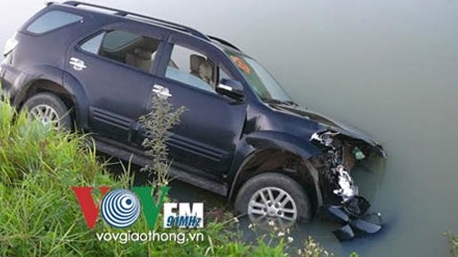 Bị xe Ford Everest tông, chủ xe bò tử nạn