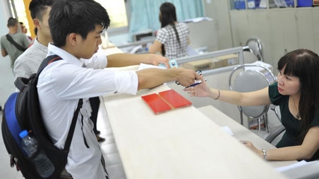 Trường công cũng 'ngóng' thí sinh