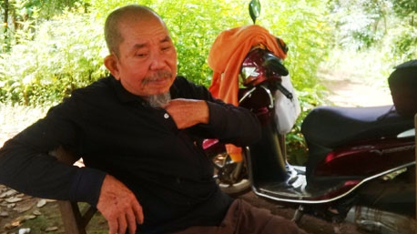 Ông già Biển Hồ 'cướp cơm Hà Bá'