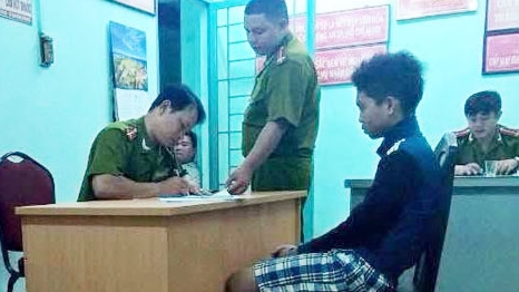 Cảnh sát PCCC truy đuổi bắt đối tượng cướp điện thoại